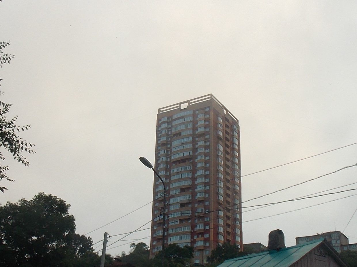 Многоэтажный жилой дом со встроенными помещениями в районе пр-та Острякова, 6 в г. Владивостоке